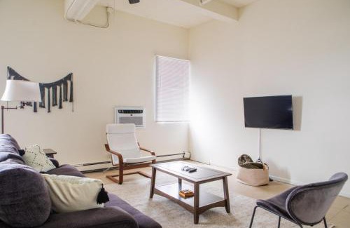 Westown Apartamento | Westown 1BR Apt Near Fiserv, Baird, and Theater District
