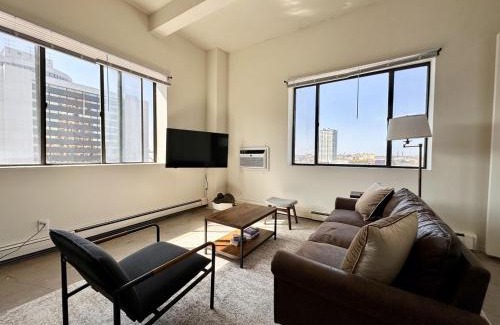Westown Apartamento | Westown Studio Apt Near Fiserv, Baird, and Theater District