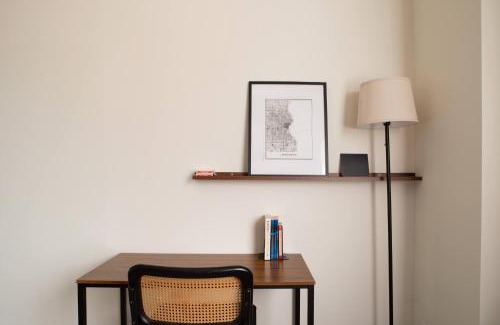 Westown Apartamento | Westown Studio Apt Near Fiserv, Baird, and Theater District
