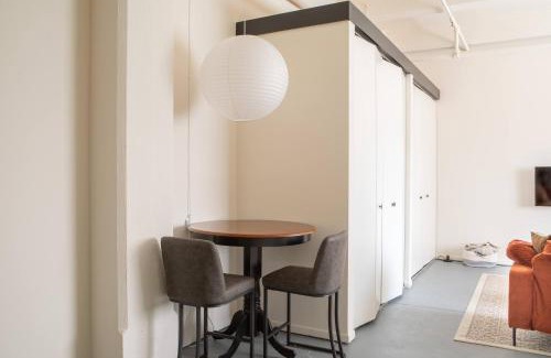 Westown Apartamento | Westown Studio Apt Near Fiserv, Baird, and Theater District