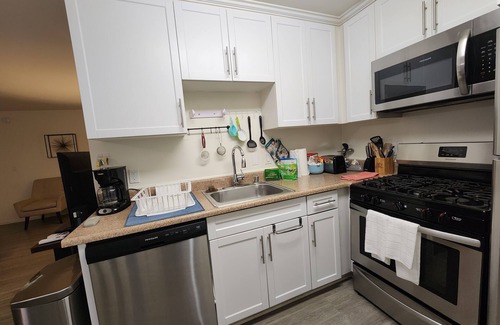 West Los Angeles Casa | Westpark 2BR Elite Residences, Free Parking