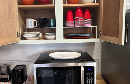 Westport Casa | Westport!! 2 bedroom with AC, 2 queen beds, 1 sleeper sofa full kitchen.Location