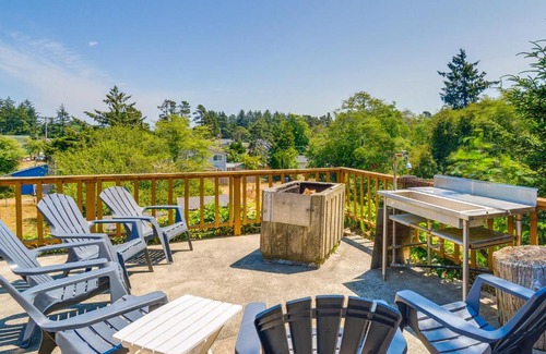 Westport Casa | Westport Retreat with Pool Table Walk to State Park