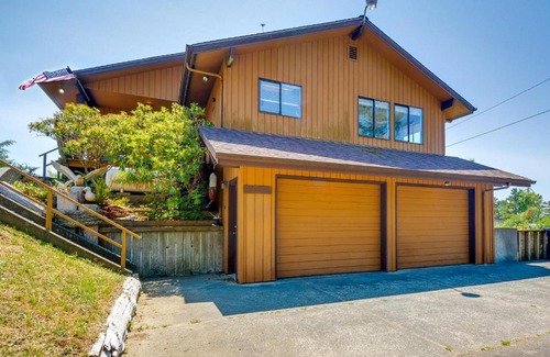 Westport Casa | Westport Retreat with Pool Table Walk to State Park