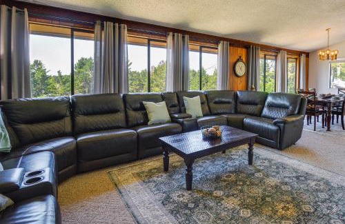 Westport Casa | Westport Retreat with Pool Table Walk to State Park