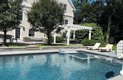 Westport Casa | Westport Summer retreat w/ 40 Ft saltwater pool, 6 bedrooms + guest cottage