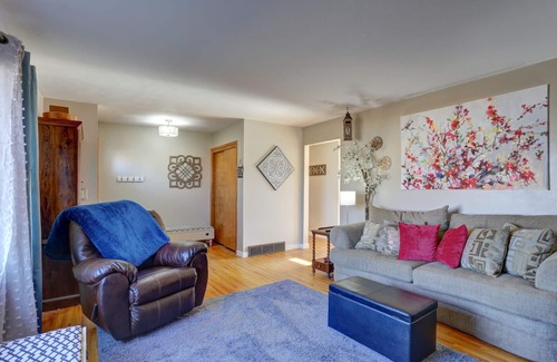 Rapid City Casa | Westside Charm w/ enclosed yard, hot tub, quiet locale, rec room, elliptical