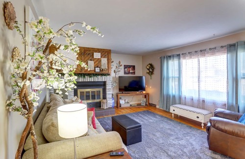 Rapid City Casa | Westside Charm w/ enclosed yard, hot tub, quiet locale, rec room, elliptical