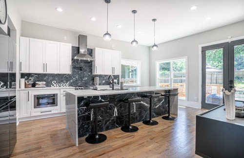 Westview Villa | Westview Hotel! Spacious, Modernistic, Group Friendly Home in Atlanta