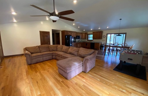 Sloans Valley Casa | Wet Feet Retreat is a family friendly home near Burnside Island State Park.