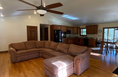 Sloans Valley Casa | Wet Feet Retreat is a family friendly home near Burnside Island State Park.