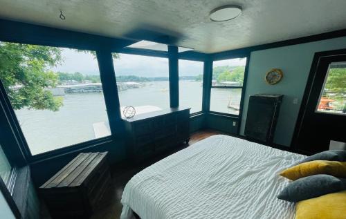 Osage Beach Casa | Wet Feet Retreat - With Onsite Boat Rental!