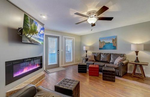 Lake Delton Apartamento | WFC II Lake Access - Family or Romance - Location!