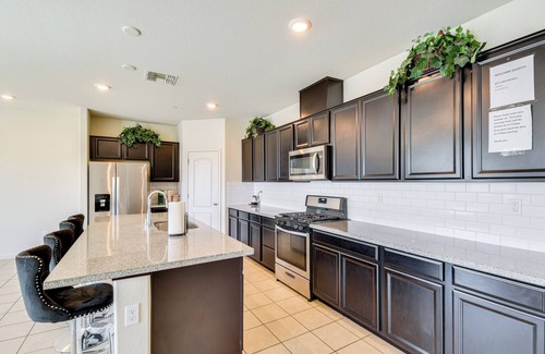 Manteca Casa | WFH-Friendly Getaway w/ Yard in Manteca!