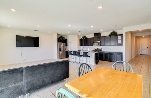 Manteca Casa | WFH-Friendly Getaway w/ Yard in Manteca!