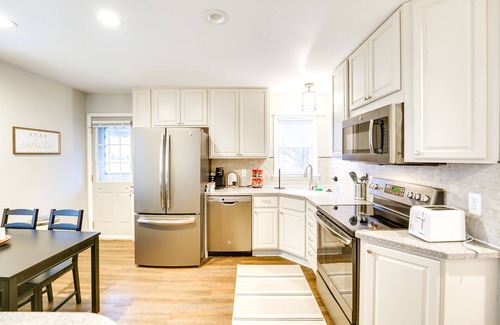 Dearborn Casa | WFH-Friendly Home in Dearborn: Dogs Welcome!