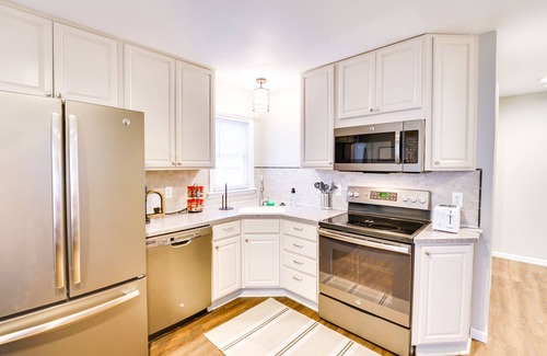 Dearborn Casa | WFH-Friendly Home in Dearborn: Dogs Welcome!
