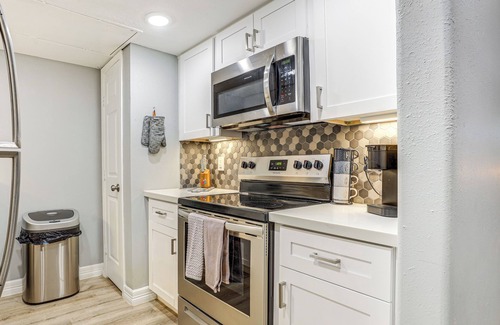 Energy Corridor Casa | WFH Friendly, Pool Access: Houston Townhome!