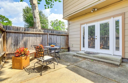 Energy Corridor Casa | WFH Friendly, Pool Access: Houston Townhome!