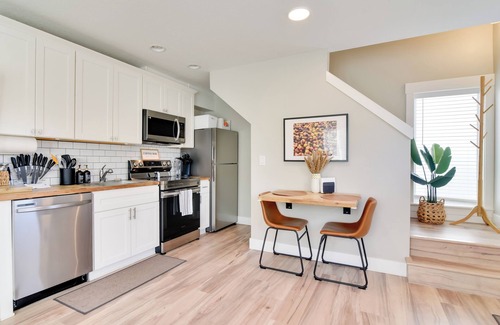 St. Johns Casa | WFH Friendly: Walkable Portland Townhome
