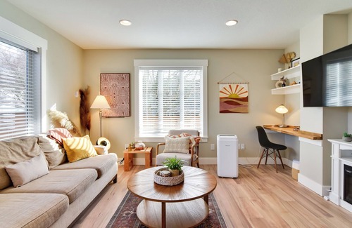 St. Johns Casa | WFH Friendly: Walkable Portland Townhome