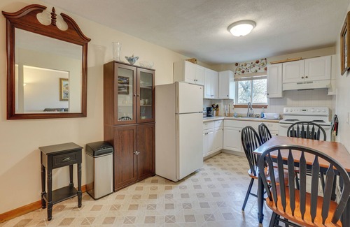 South Side Condominio | WFH-Friendly Waltham Condo: 1 Mi to Riverwalk Park