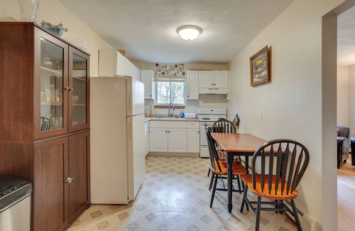 South Side Condominio | WFH-Friendly Waltham Condo: 1 Mi to Riverwalk Park