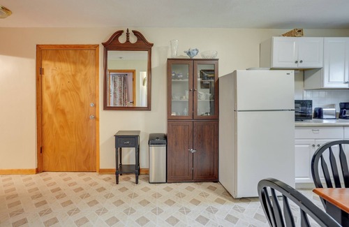 South Side Condominio | WFH-Friendly Waltham Condo: 1 Mi to Riverwalk Park