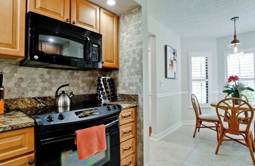South Bradenton Apartamento | WG-near Beaches and IMG, Pool, Tennis, Pickleball, Shorewalk condo 2 Bedroom/2 Bath lake view