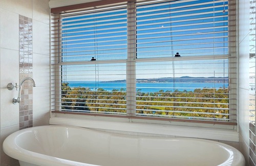 Eden Cabina | Whale Cove Circuit 4 bedroom home