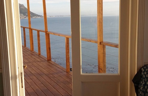 Fish Hoek Cabaña | Whale Cove Cottage - Mira el océano desde tu cama