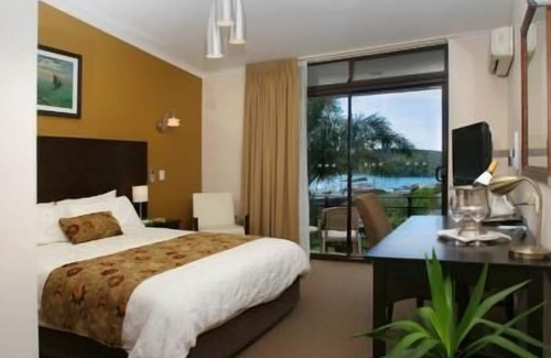 Narooma Hotel | Whale Motor Inn and Restaurant