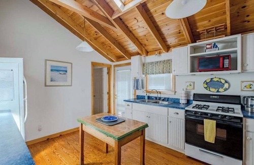 Peaks Island Casa | Whale of a Time Summa