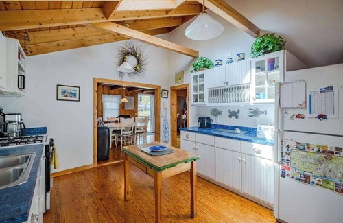 Peaks Island Casa | Whale of a Time Summa