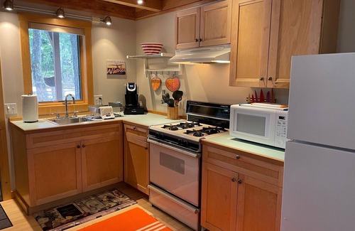 Juneau Cabaña | Ballena Song Cottage-Privado y acogedor