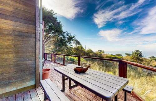 Mendocino Casa | Whale Song
