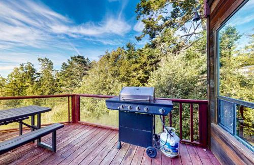 Mendocino Casa | Whale Song