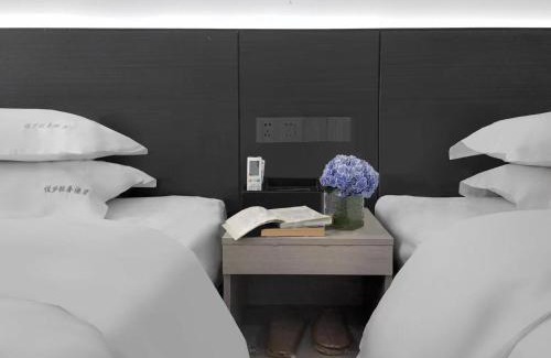 Fenghuang Hotel | Whale Time Fenghuang Jiaxiang Light Luxury Hotel