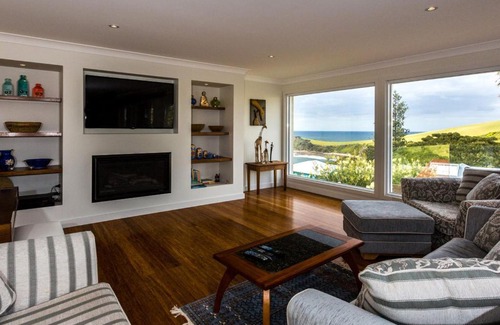 Gerringong Casa | WHALE WATCH Gerringong 4pm check out Sundays