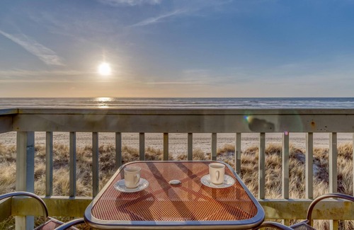 Rockaway Beach Casa | Whale Watcher Condo #3