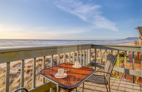 Rockaway Beach Casa | Whale Watcher Condo #3