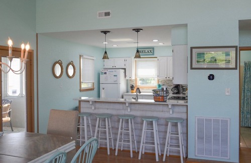 Whalehead Beach Casa | Whaler's Inn - C7928. Oceanside, Pool, Hot Tub, Pets Allowed