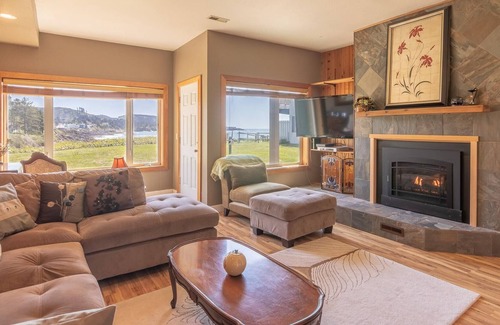 Depoe Bay Casa | Whales Song