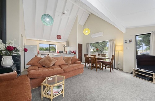 Otaki Beach Casa | Wharerata - Otaki Beach Holiday Home