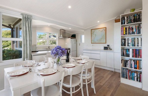Wharewaka Cabaña | Wharewaka Hideaway - Wharewaka Holiday Home