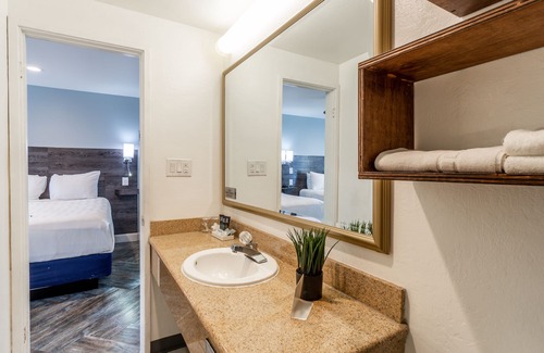 Fisherman's Wharf Hotel | Wharf Inn