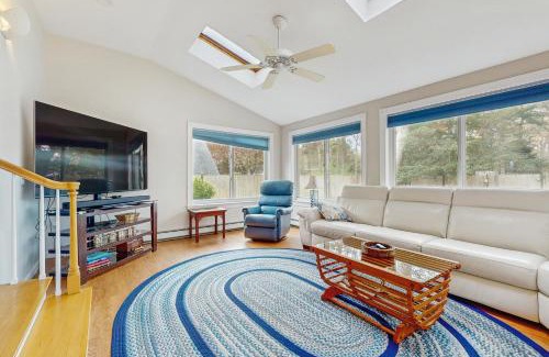 Hyannis Casa | Wharf Side Hideout