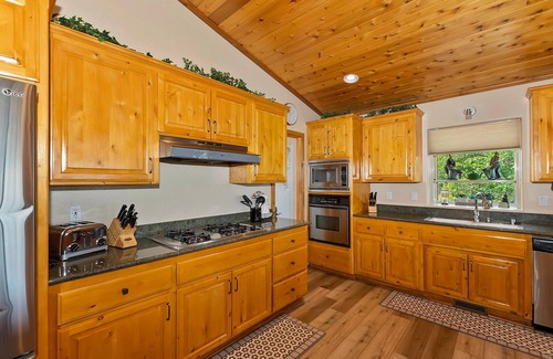 Castle Glen Estates Cabina | Qué vistas: Castle Glen Estates: lago y Mountain Views! Tina caliente Propano barbacoa! ¡Ping pong!