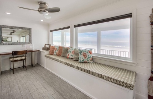 Gulf Trace Casa | Casa Bella: Recientemente renovado, frente a la playa a casa! 8 dormitorios / 5. 5 BA!