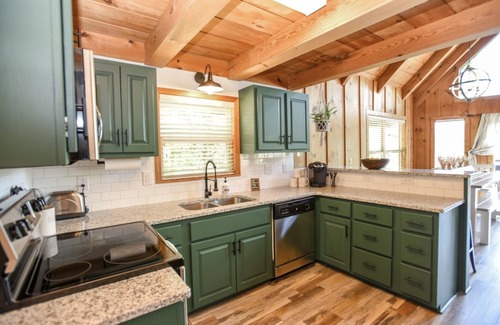 Flat Hollow Marina Casa | Whatever Floats Your Boat! Norris Lake Waterfront w/ Private Dock Sleeps 15